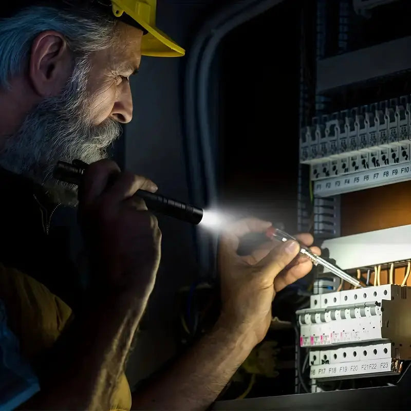 Super Lanterna LED de Sobrevivência Bolso Stock OFF - Melhor Site de Compras Online - Novidades todas as Semanas