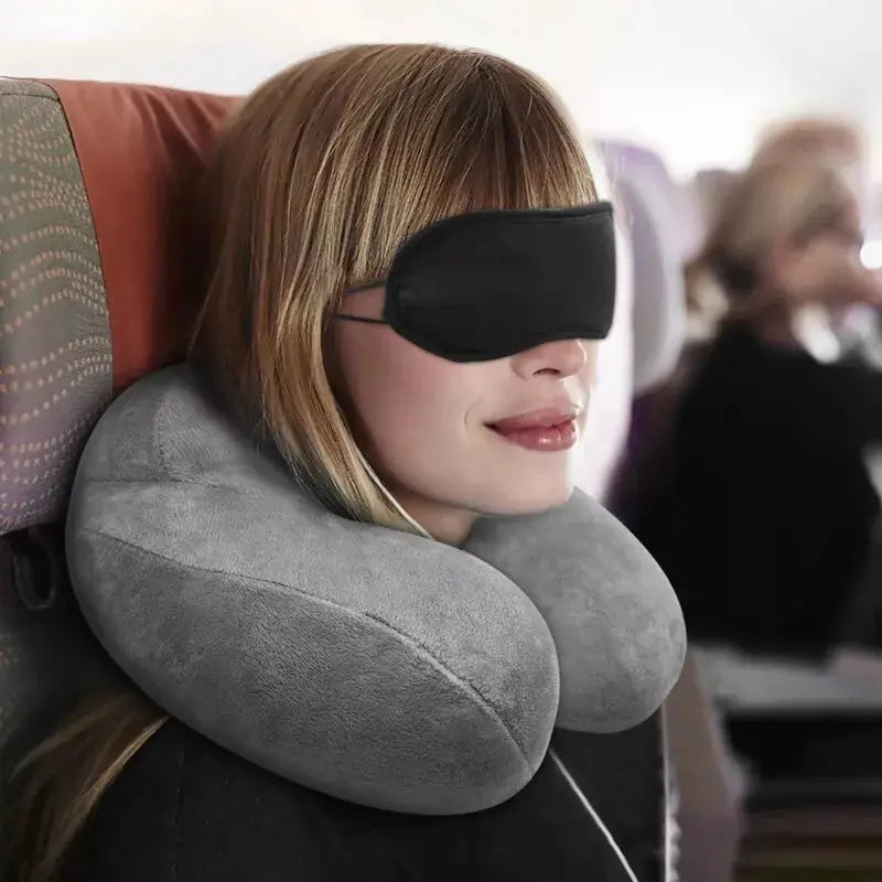 Kit de Viagem (Almofada + Tampões + Máscara de Olhos) – Conforto em Qualquer Destino! ✈😴 Stock OFF - Melhor Site de Compras Online - Novidades todas as Semanas